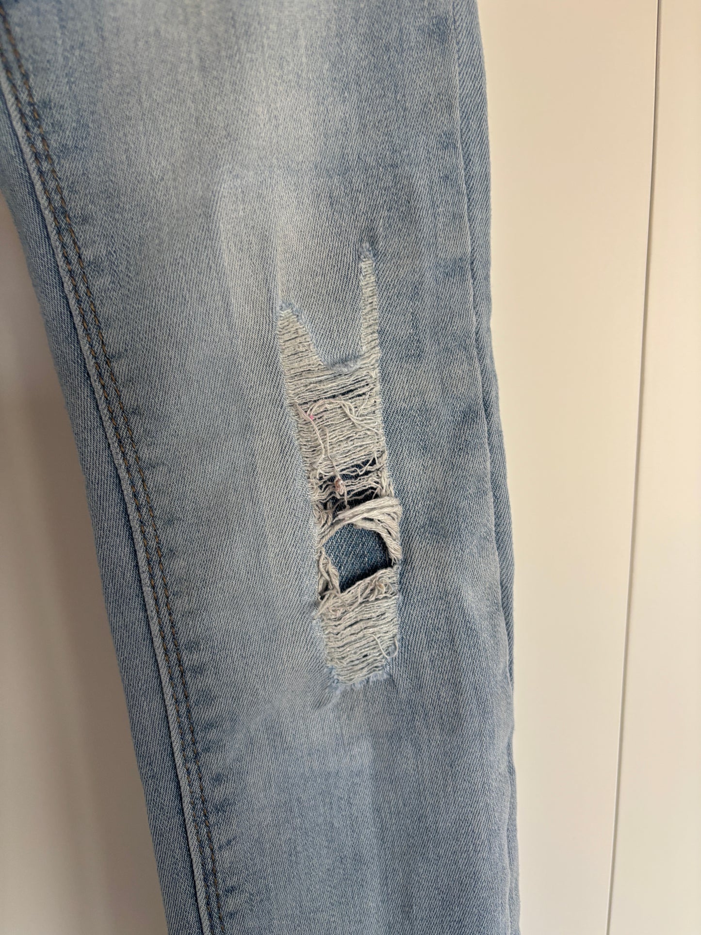 Lichtblauwe skinny ripped jeansbroek