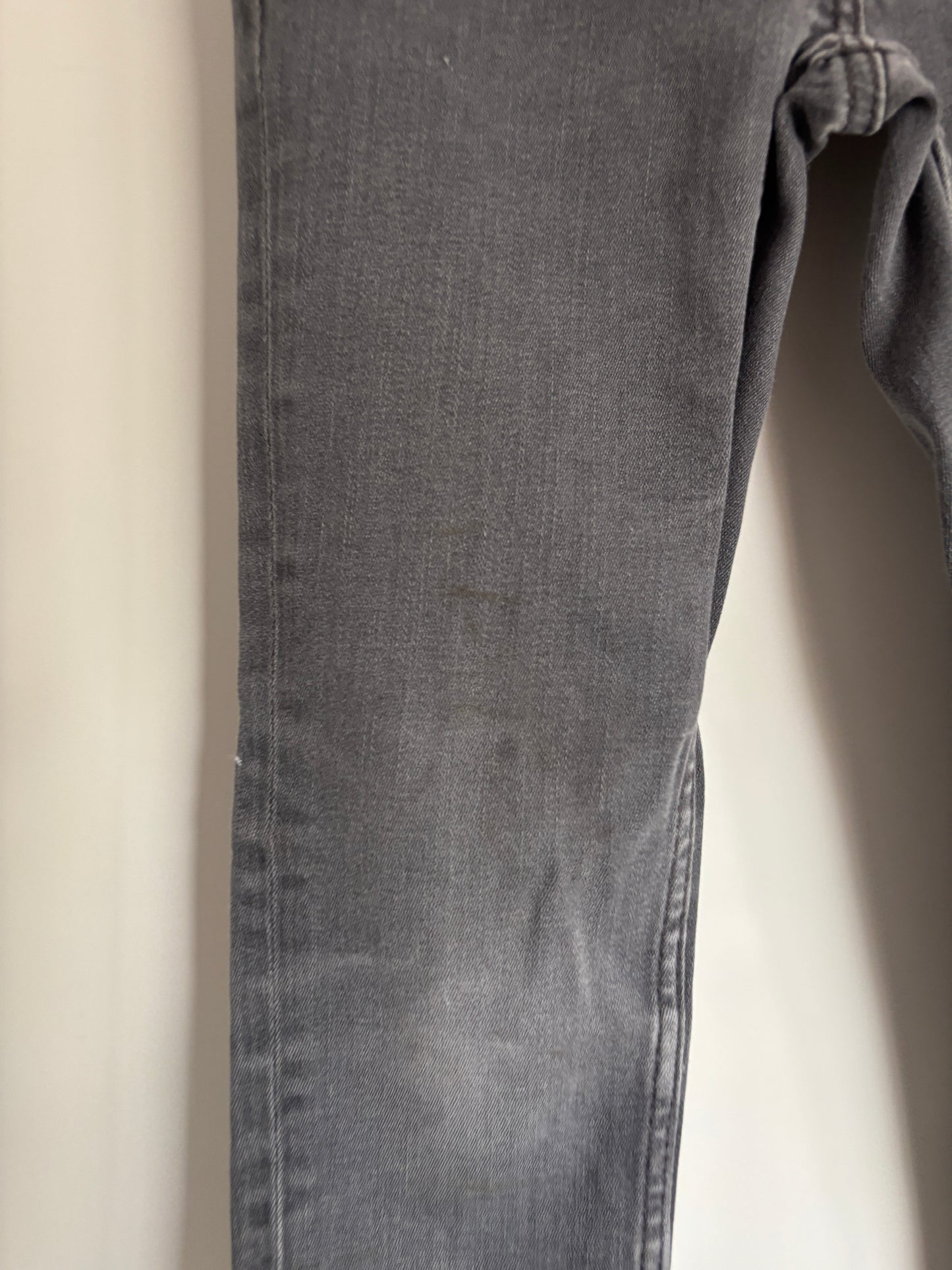 Donkergrijze jeansbroek