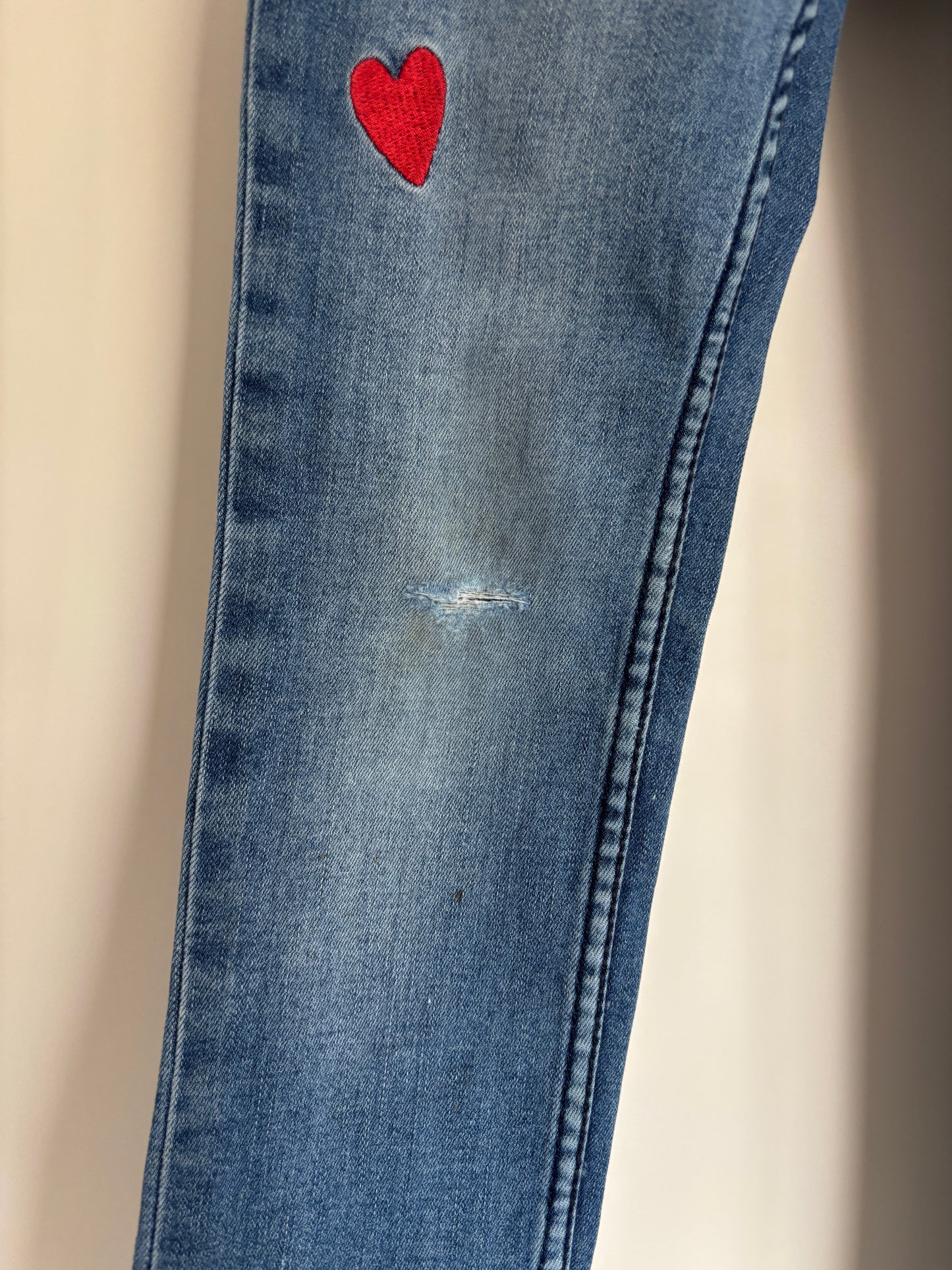 Jeansbroek met hartjes