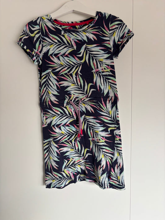 Marineblauw jurkje met geleurde bladeren