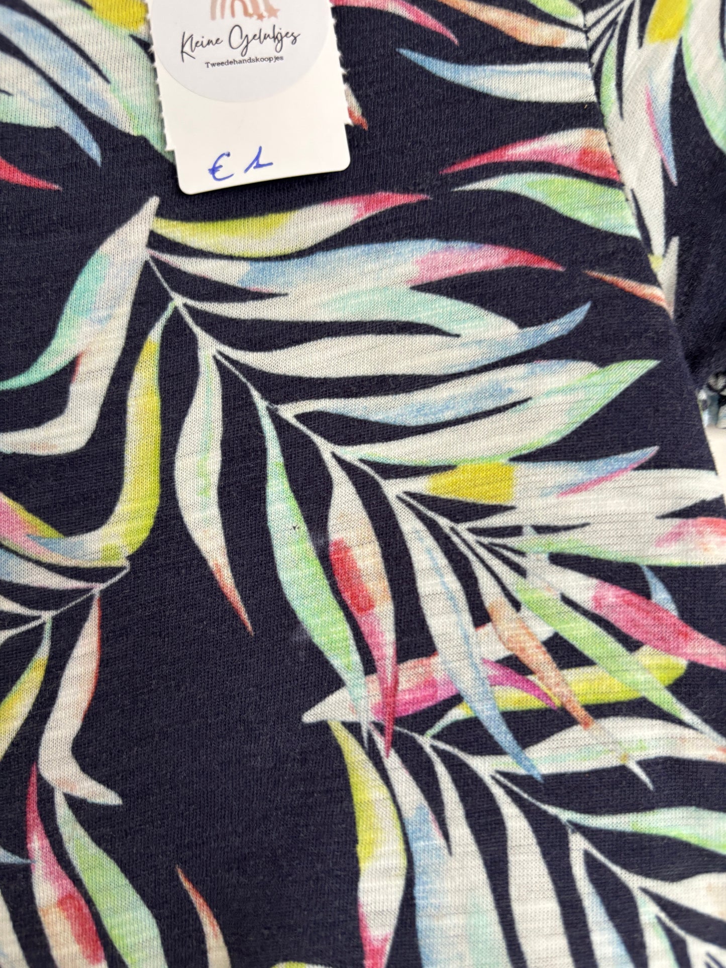 Marineblauw jurkje met geleurde bladeren