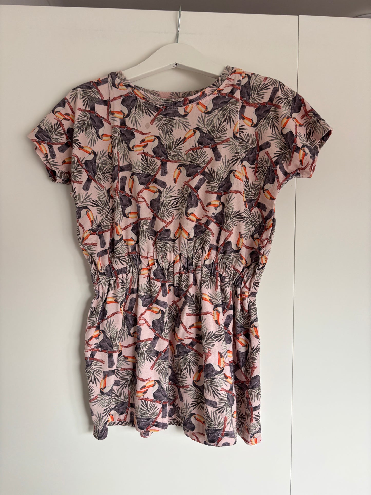 Lichtroze jurkje met pelikanen