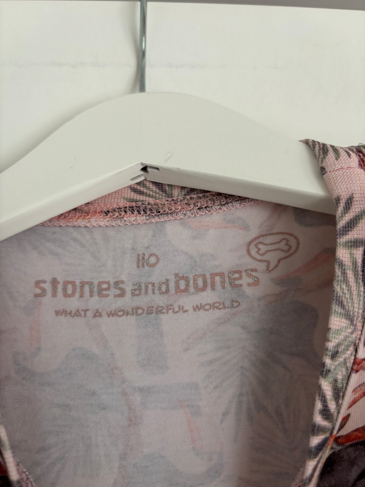 Lichtroze jurkje met pelikanen