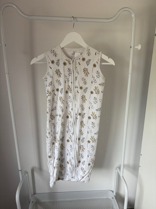 Witte slaapzak met bloemen