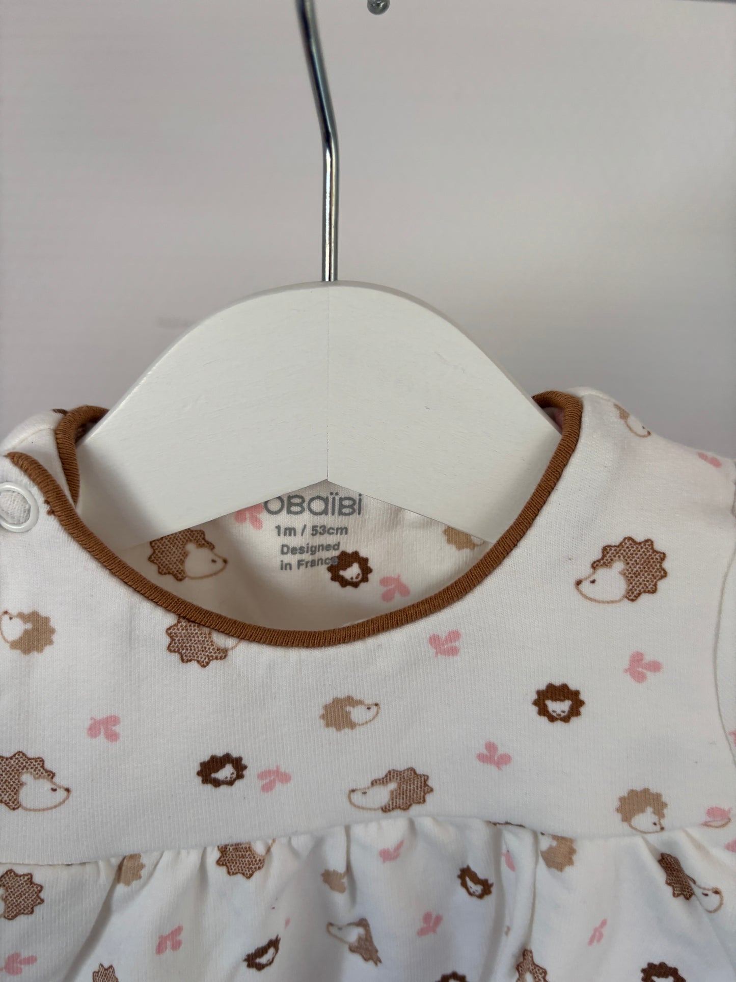 Wit jurkje met egeltjes