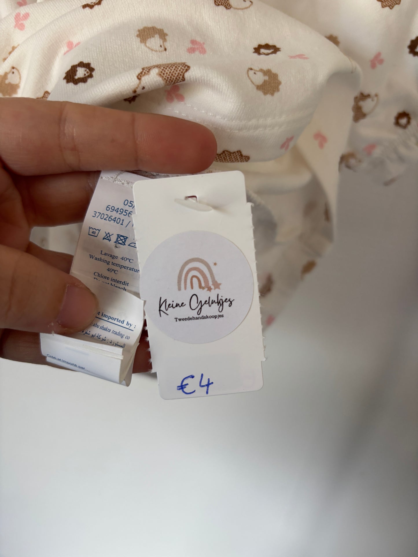 Wit jurkje met egeltjes