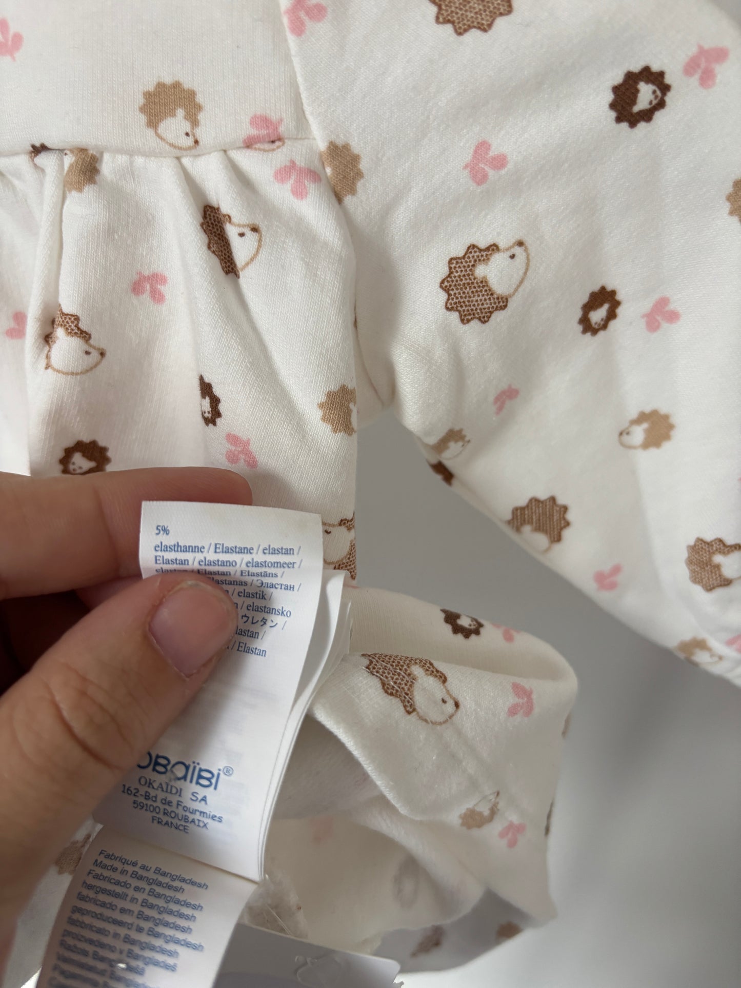 Wit jurkje met egeltjes