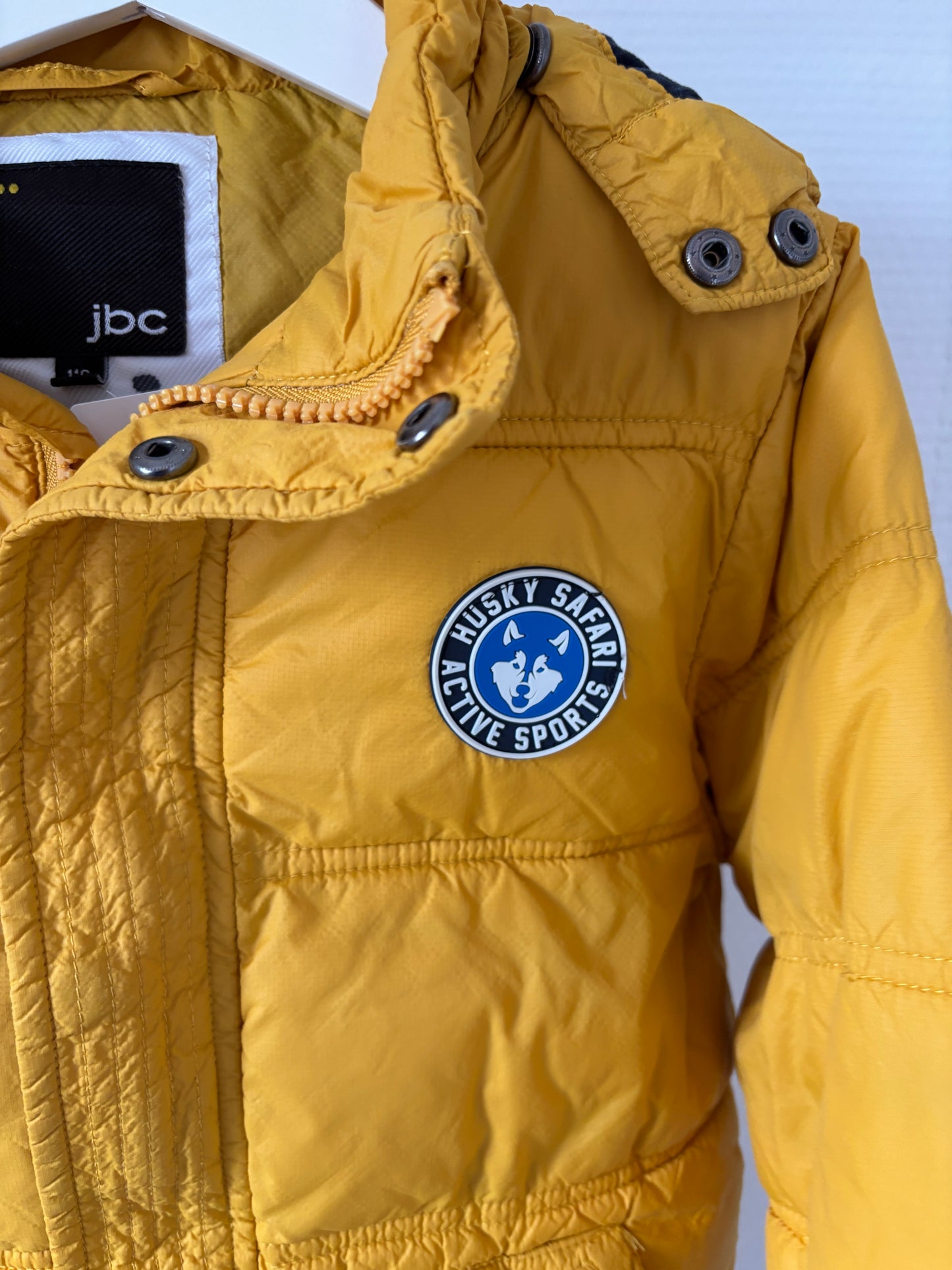 Mosterdgele winterjas