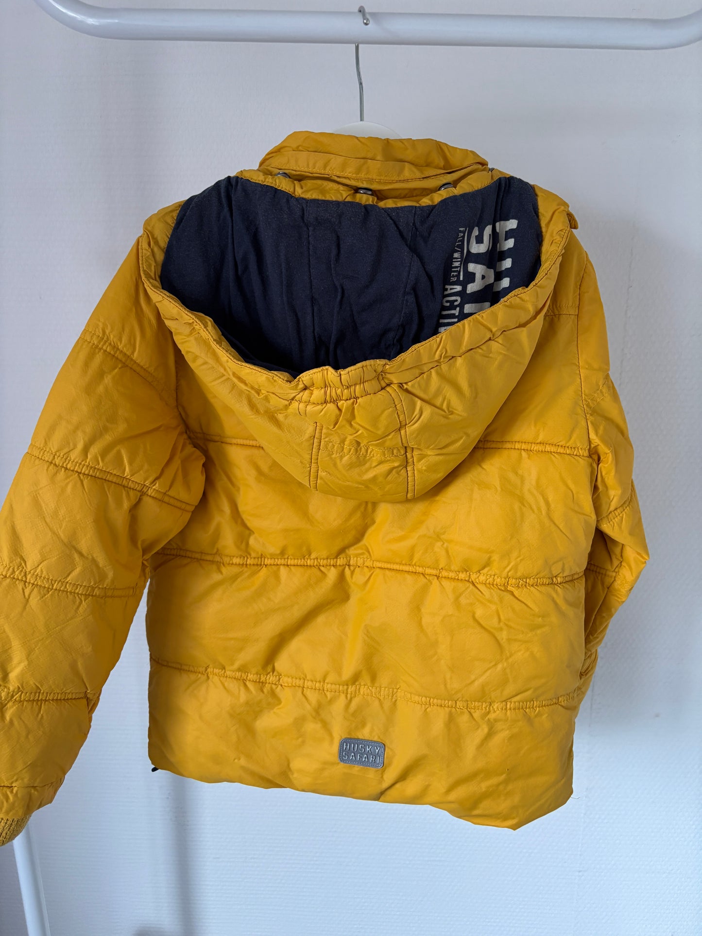 Mosterdgele winterjas