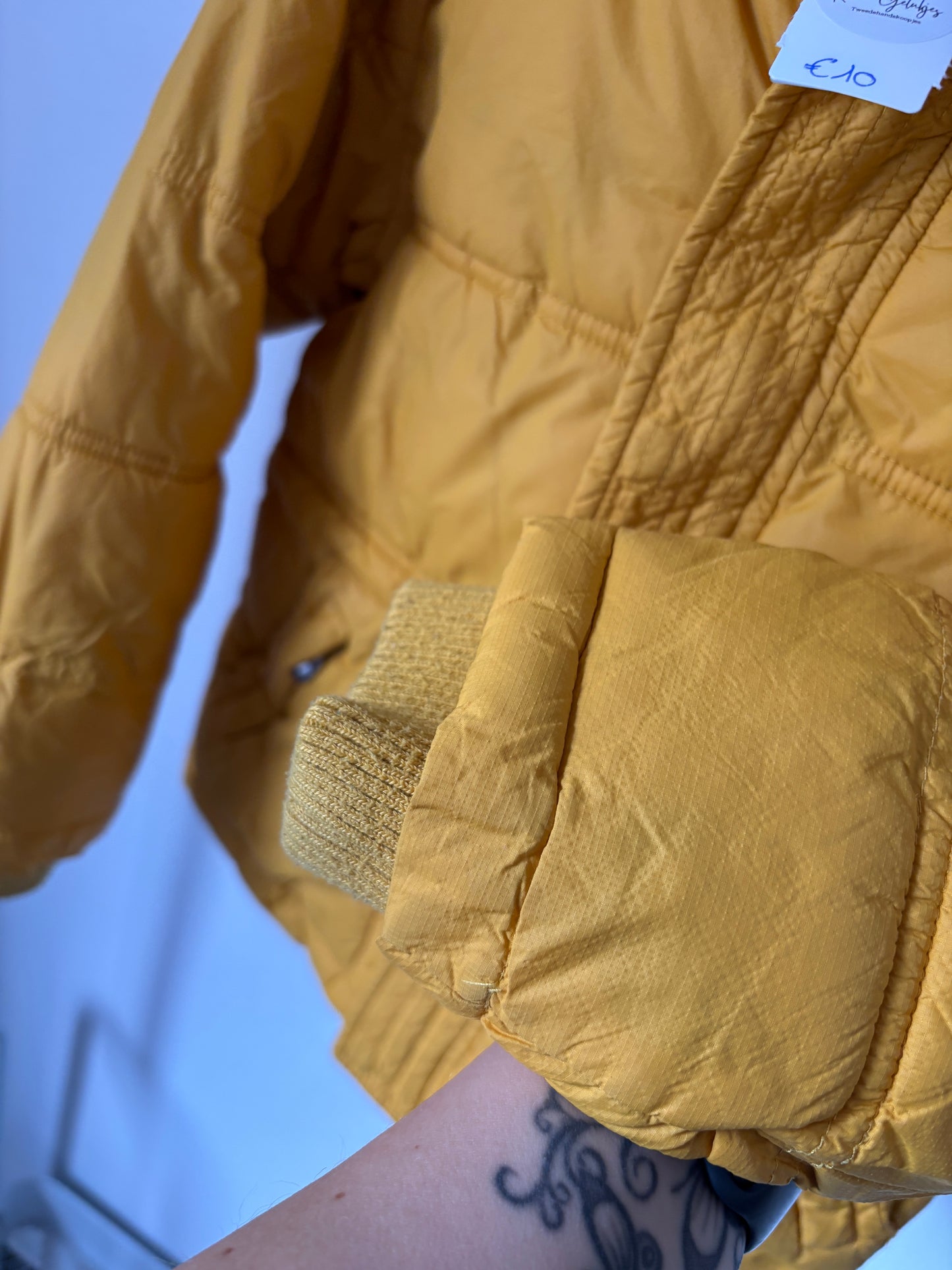 Mosterdgele winterjas