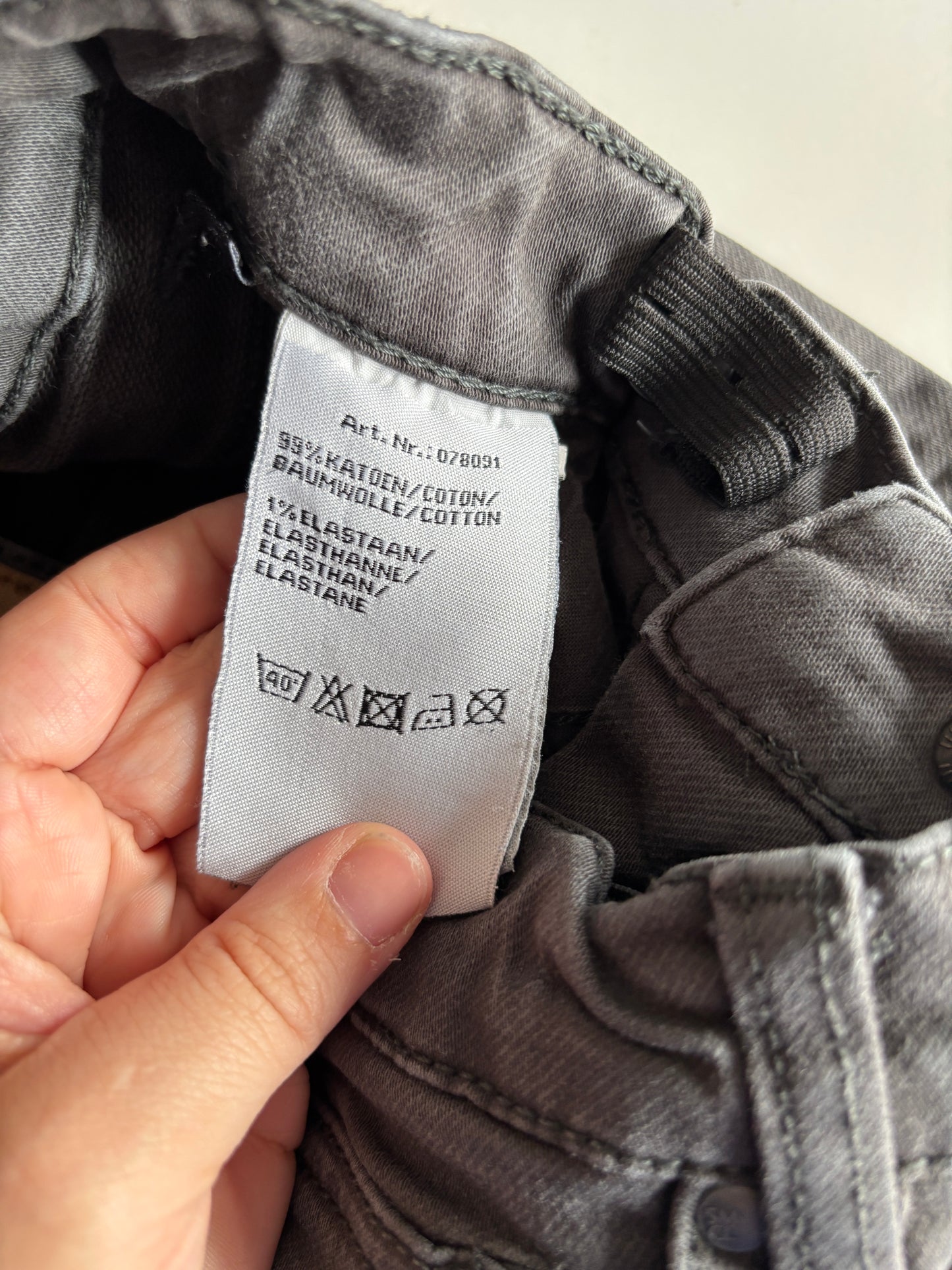 Donkergrijze jeansbroek