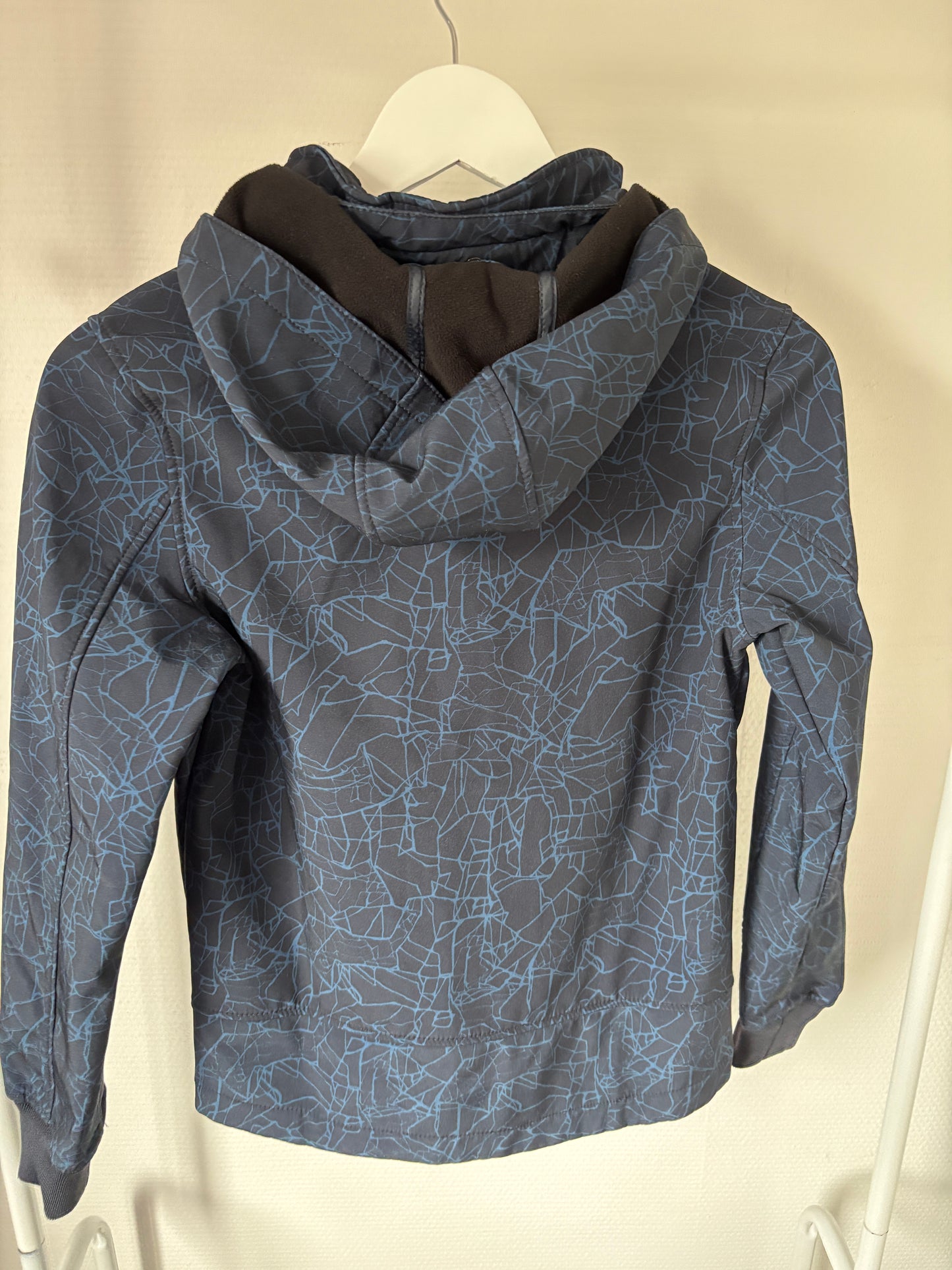 Marineblauwe winddichte jas