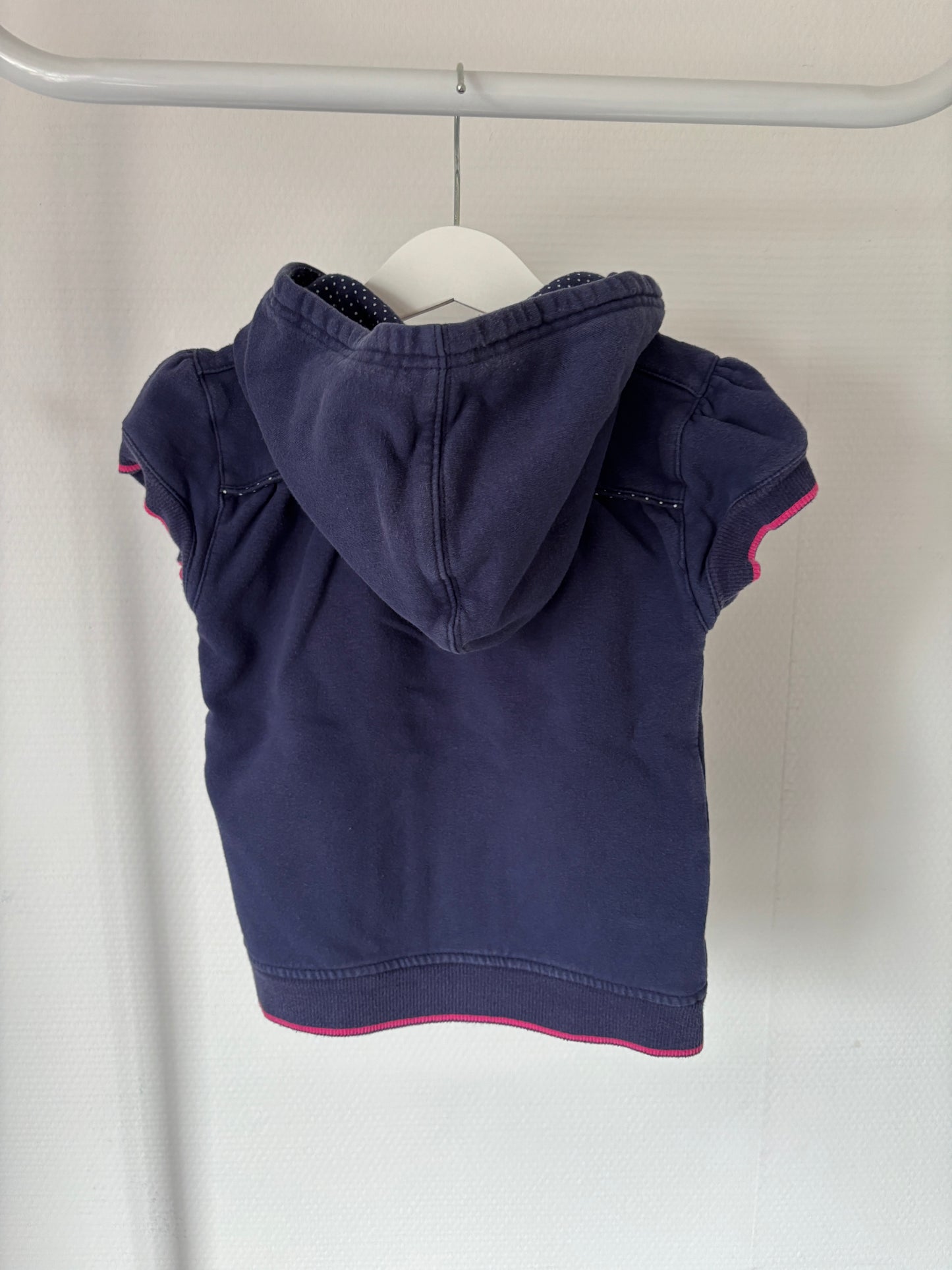 Marineblauwe vest met korte mouwen