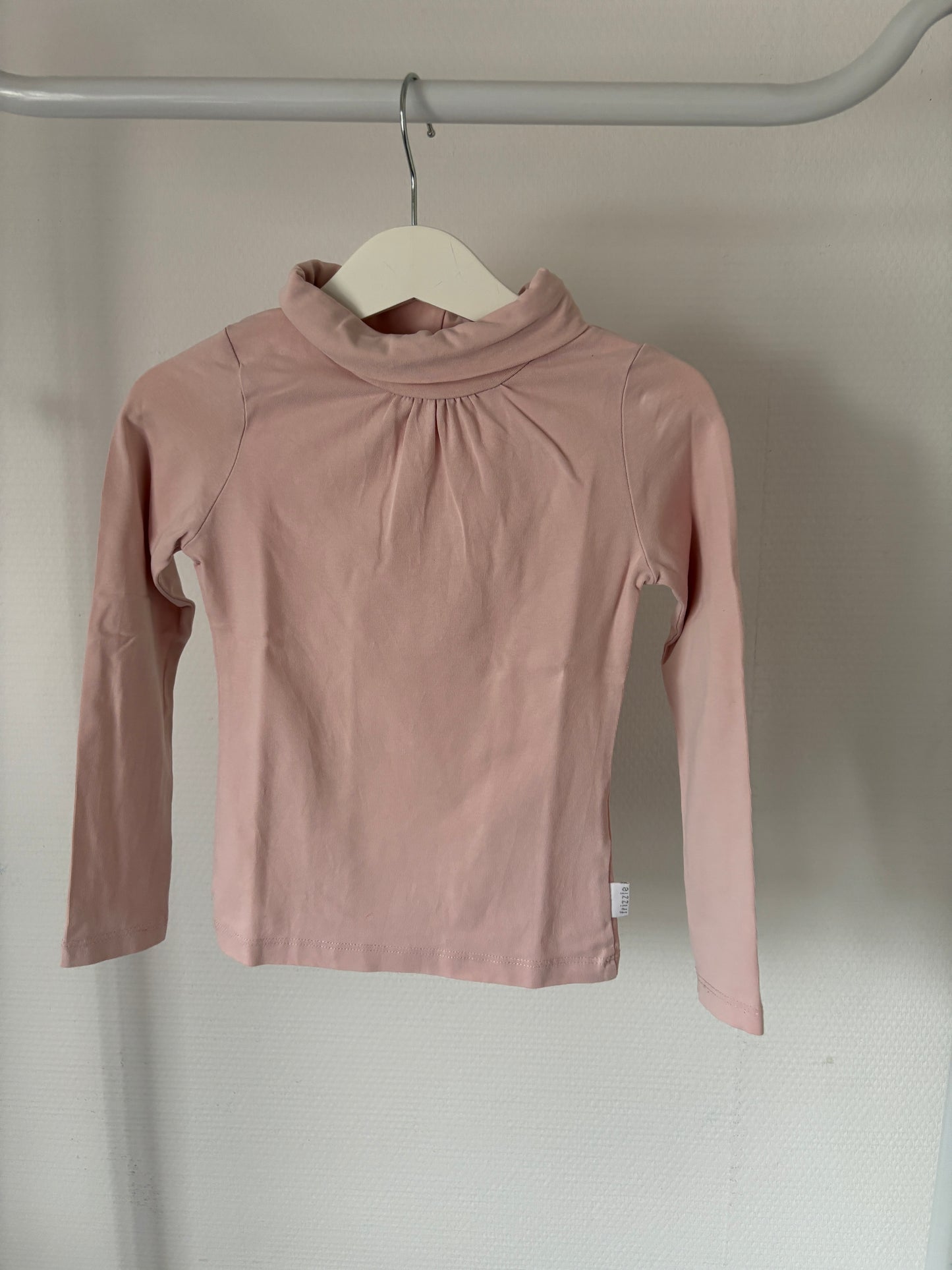 Lichtroze longsleeve met rolkraag