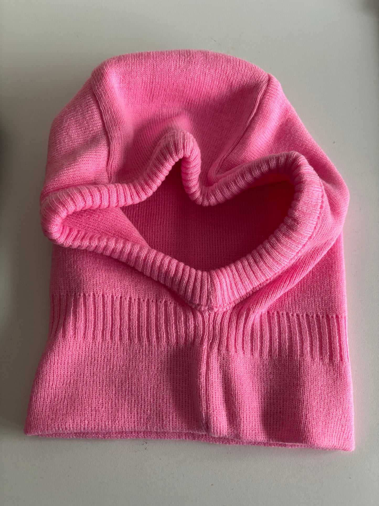 Roze muts met nekwarmer