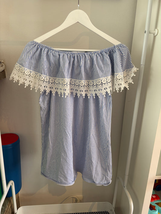 Gestreepte off-shoulder jurk