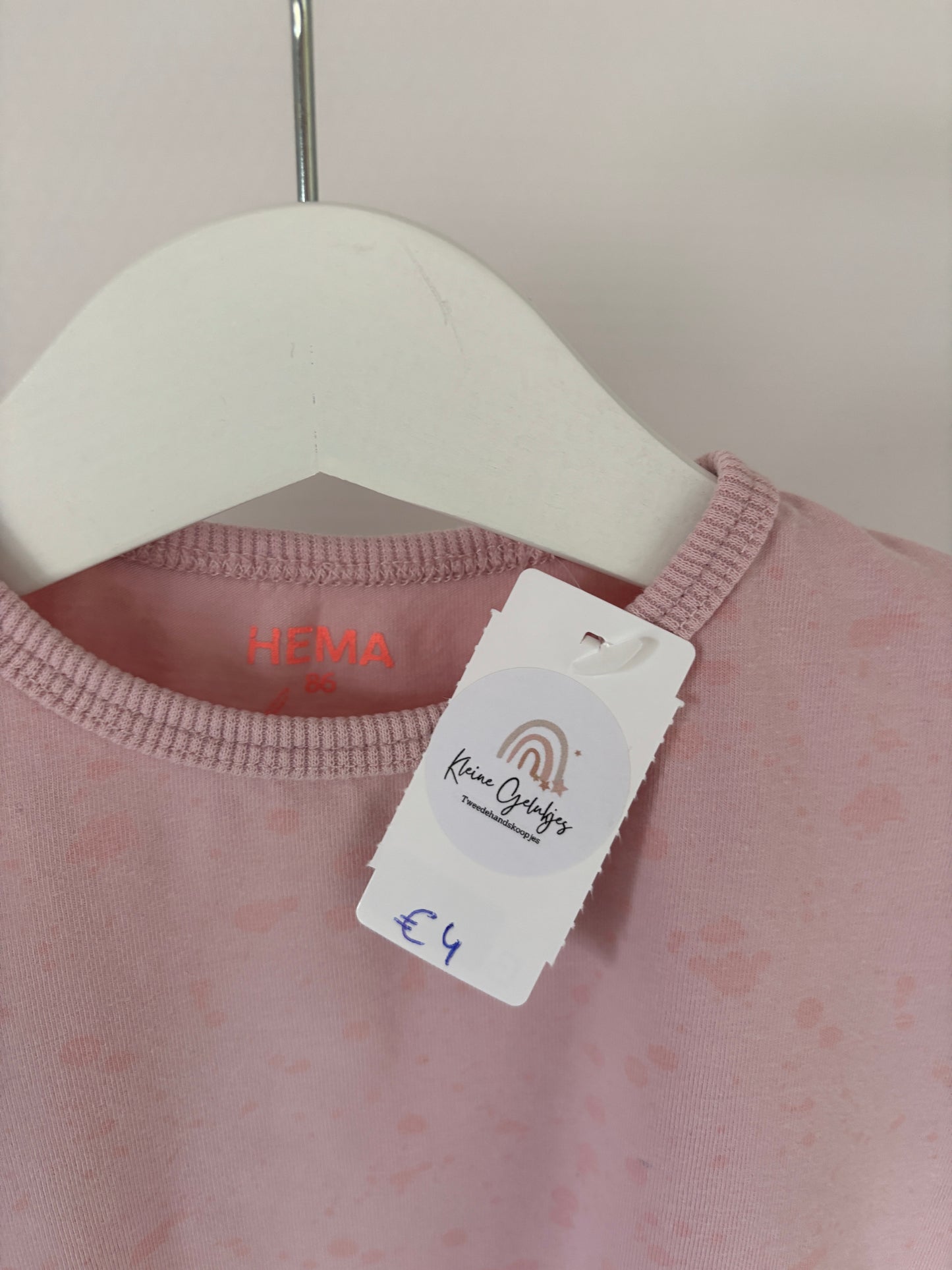 Lichtroze gestippeld truitje