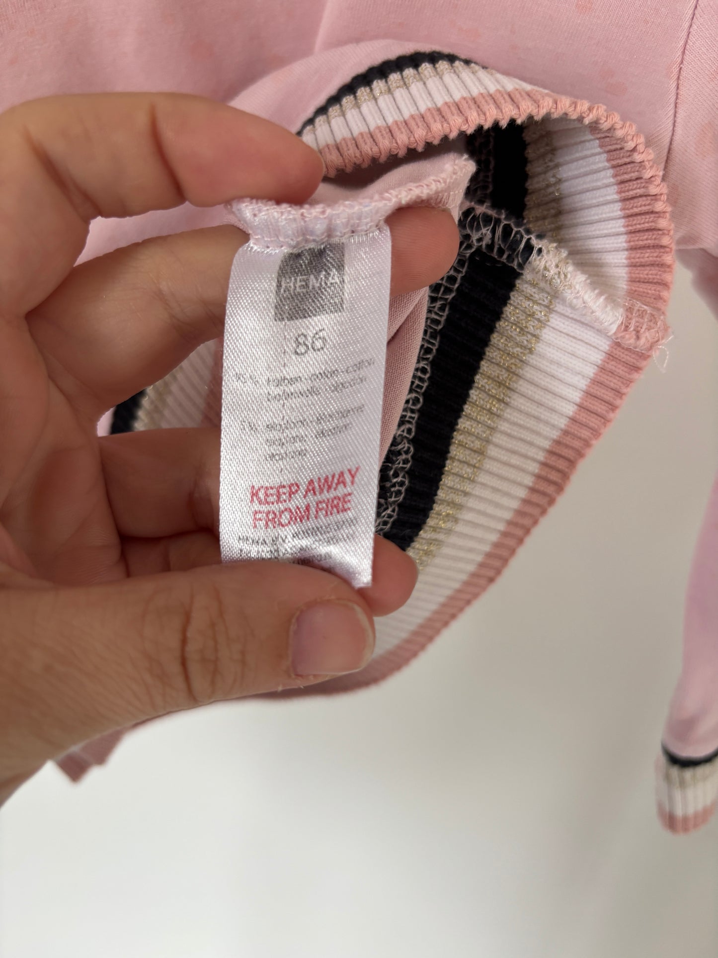 Lichtroze gestippeld truitje