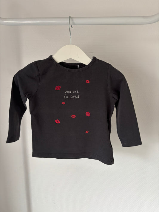 Zwarte longsleeve "You are so loved"