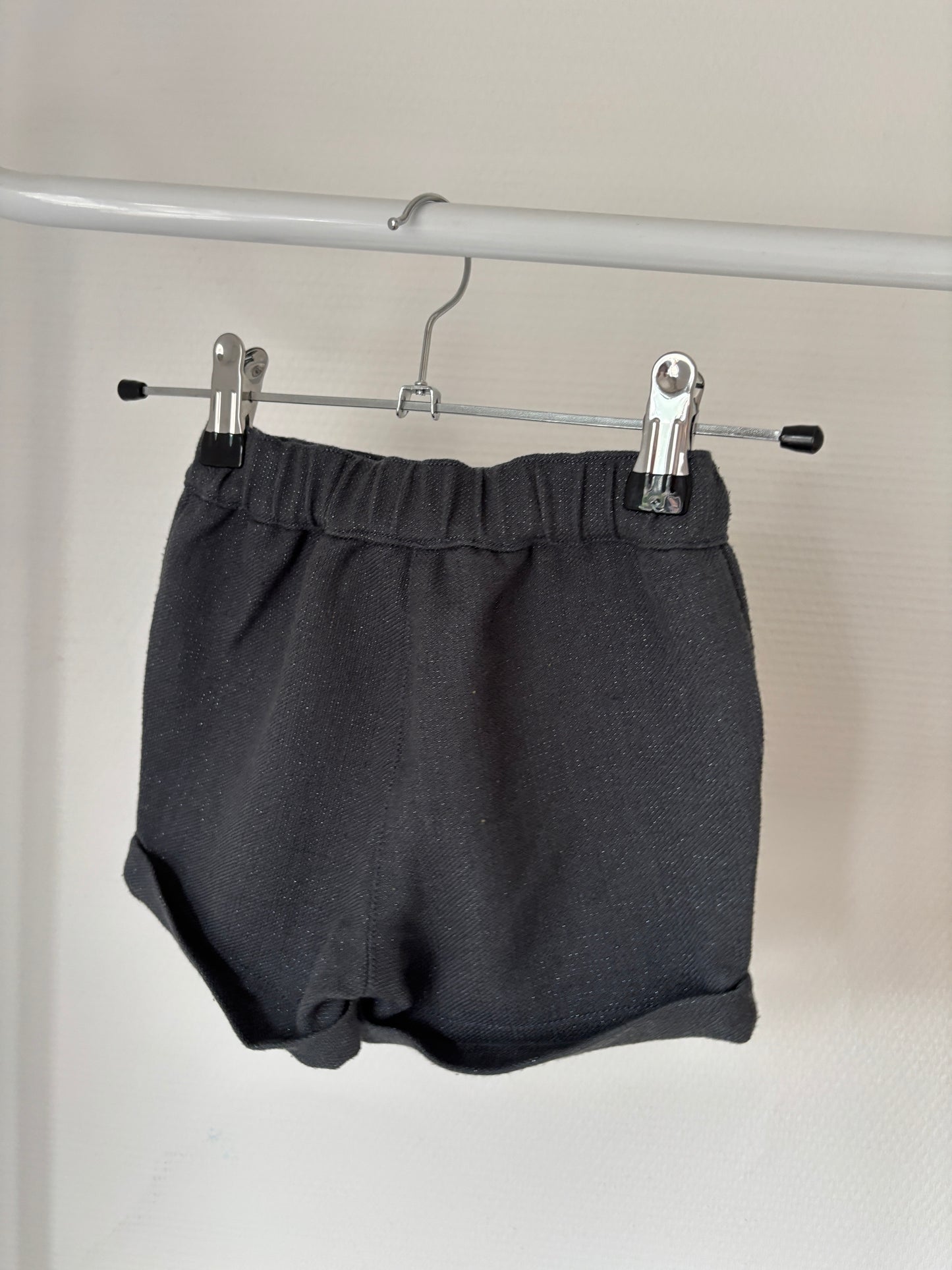 Setje: cardigan met hemdje en shortje