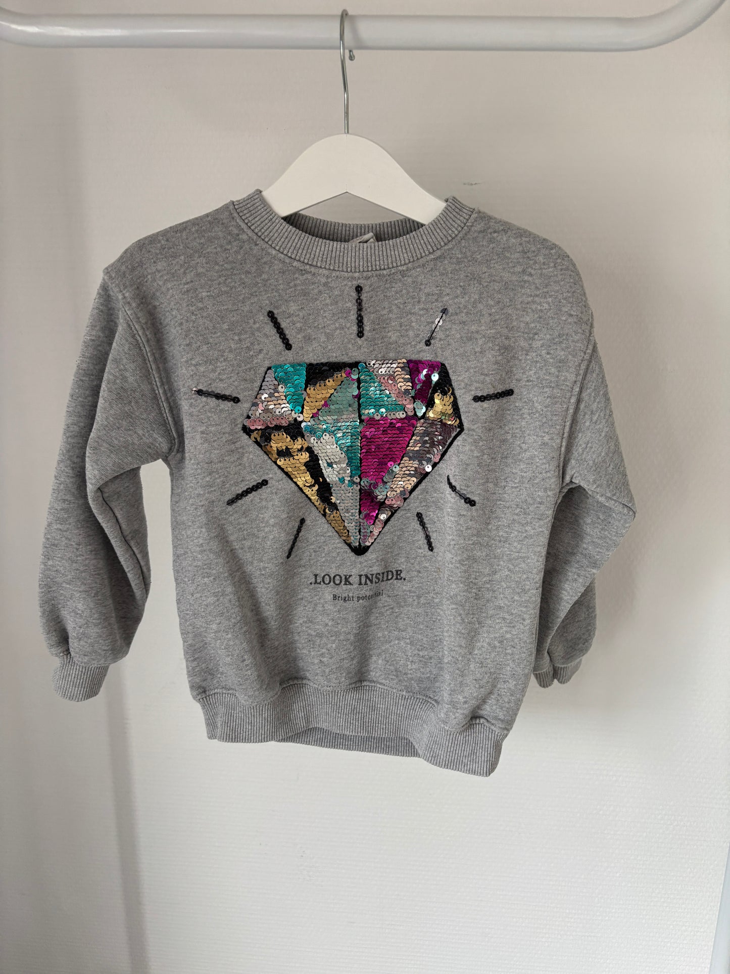 Grijze sweater met diamant