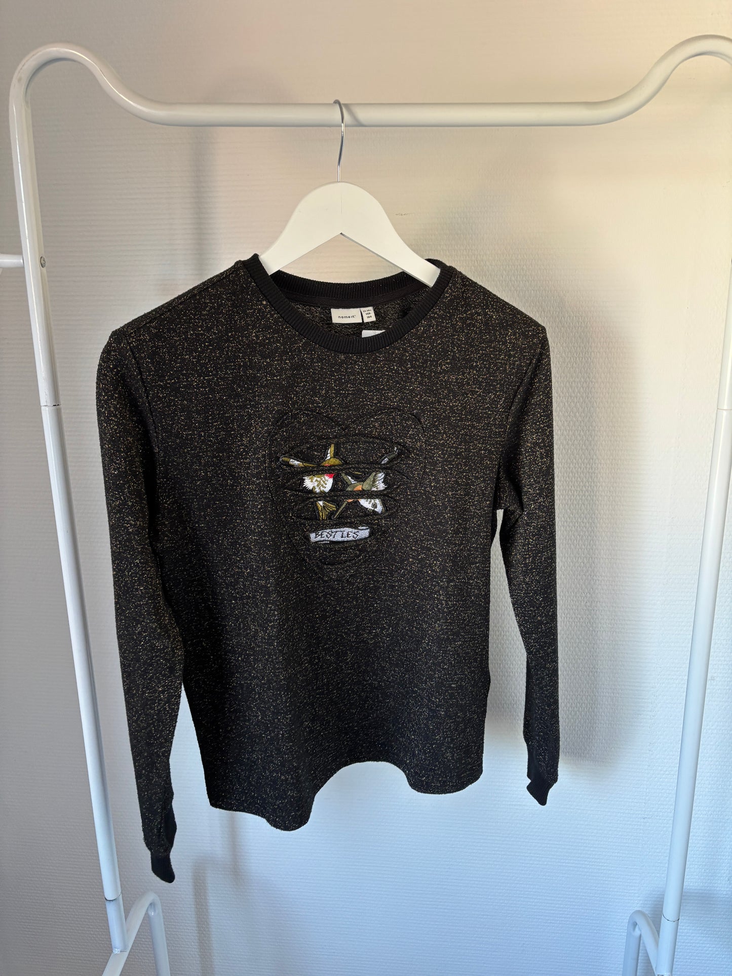 Zwarte trui met gouden glitterdraad