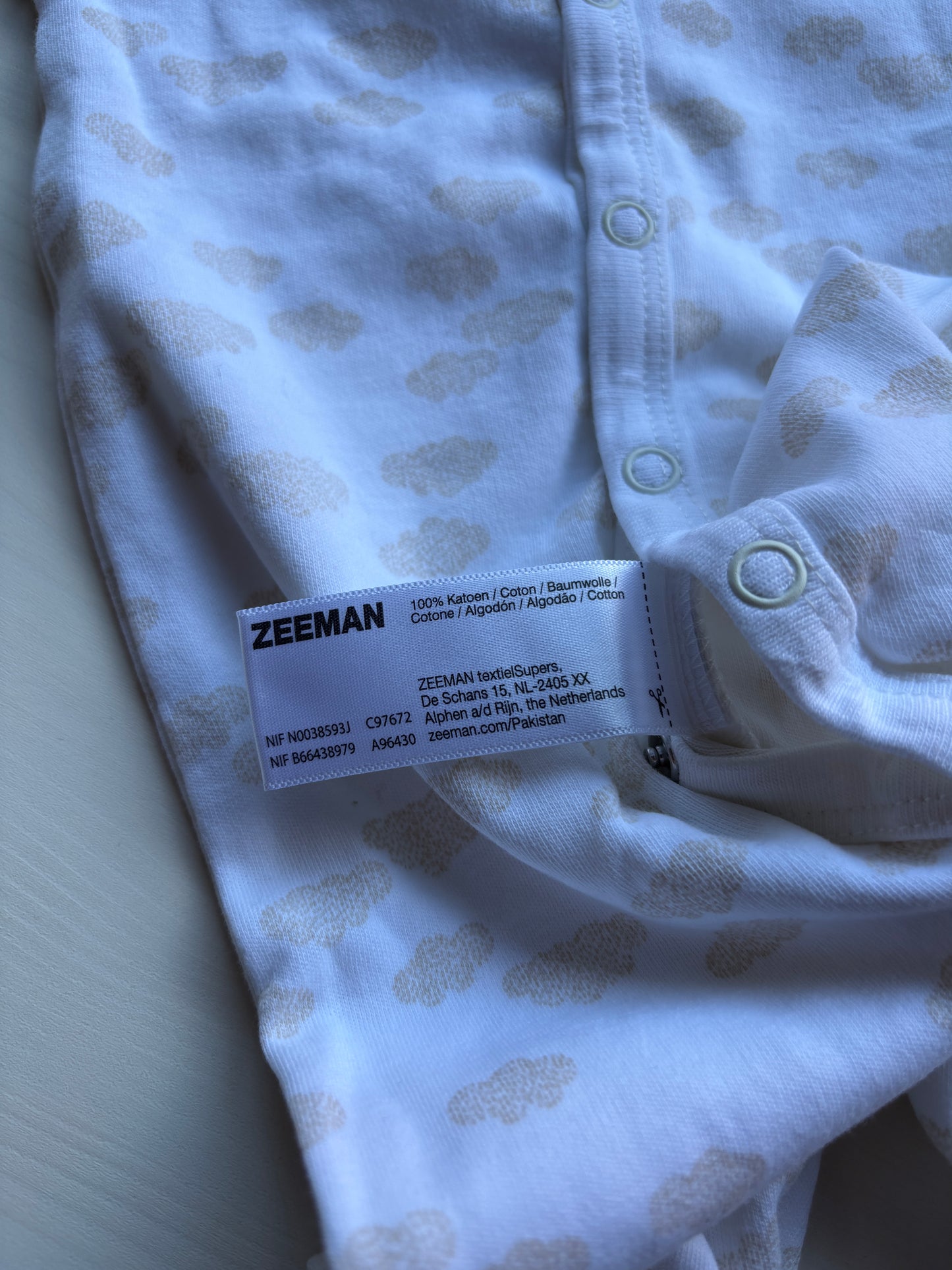 Witte eendelige pyjama