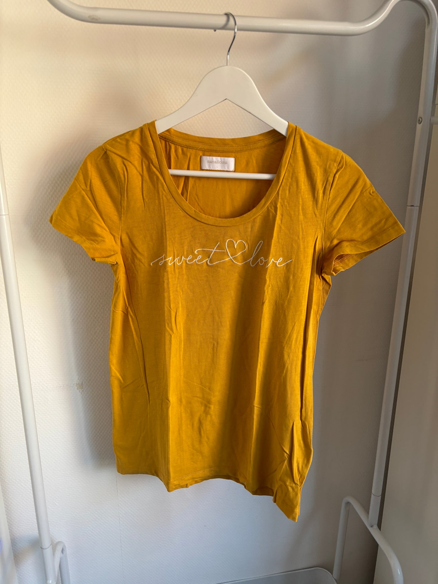 Mosterdgele zwangerschapst-shirt