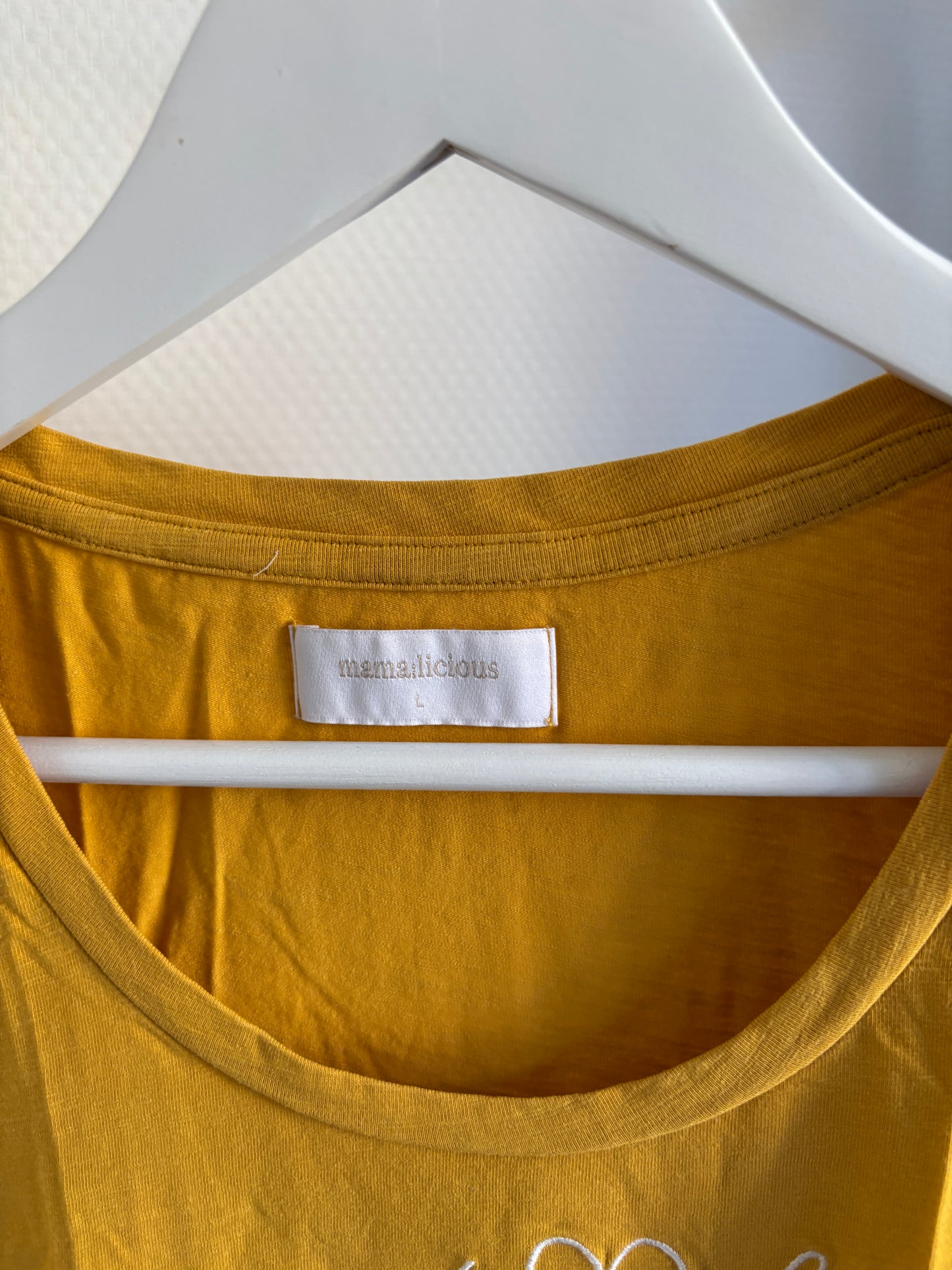 Mosterdgele zwangerschapst-shirt