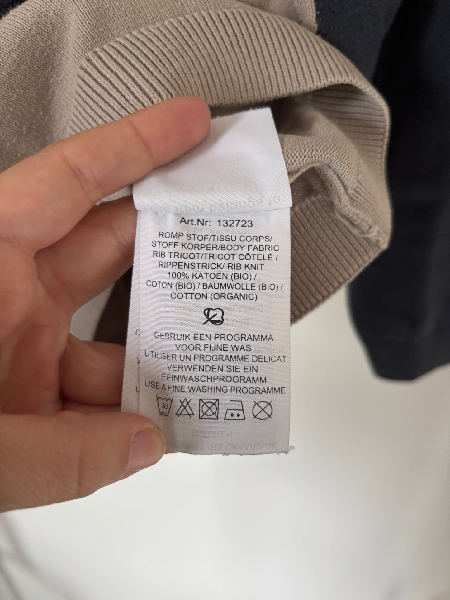 Beige trui met walvis