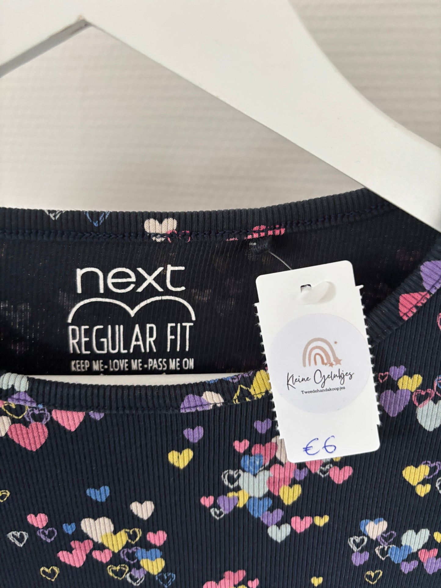 Marineblauwe riblongsleeve met bloemetjes