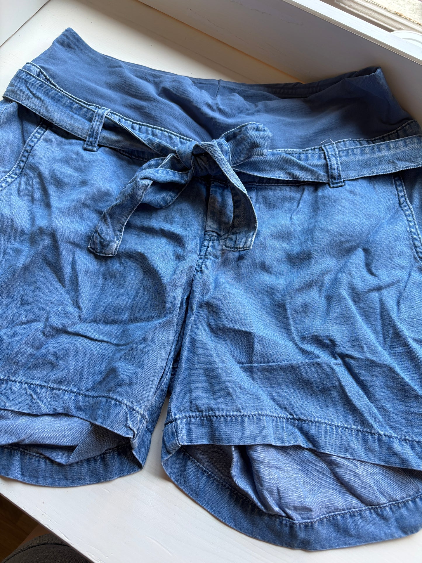 Lichtblauwe zwangerschapsshort