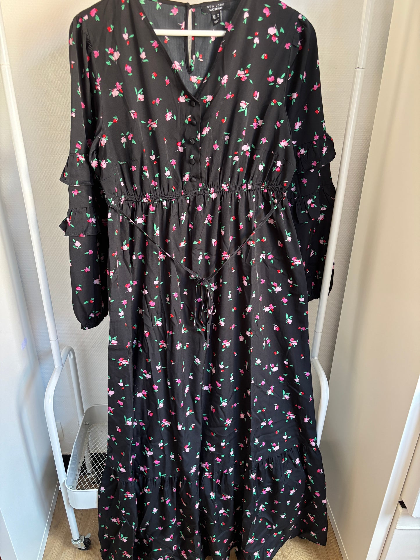 Zwarte lange zwangerschapsjurk met lange mouwen