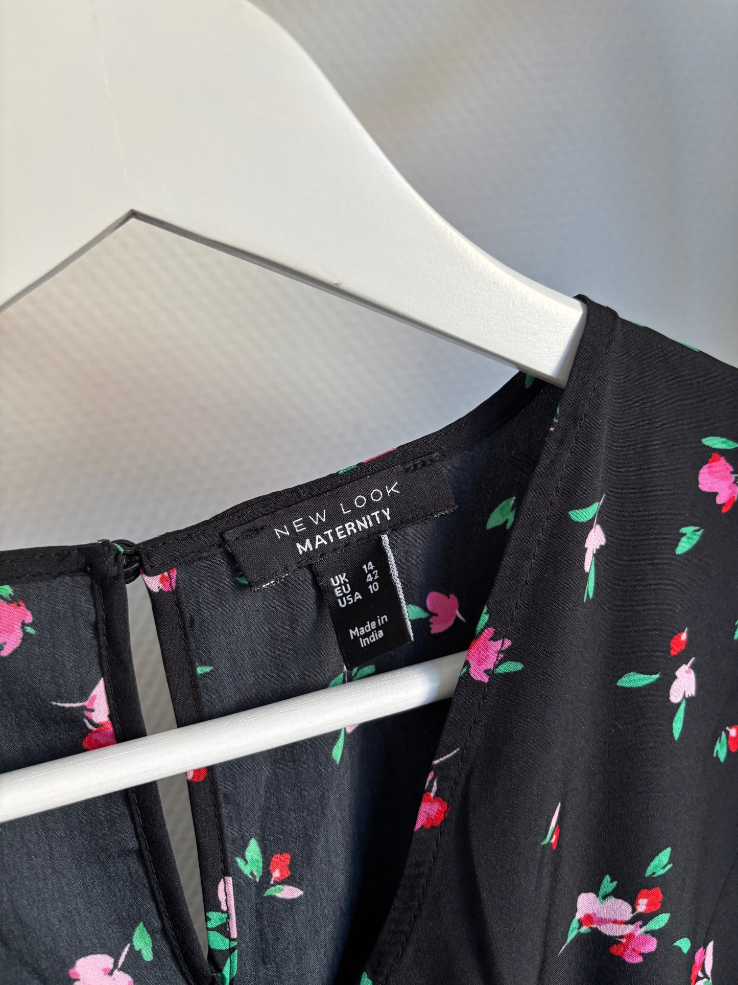 Zwarte lange zwangerschapsjurk met lange mouwen