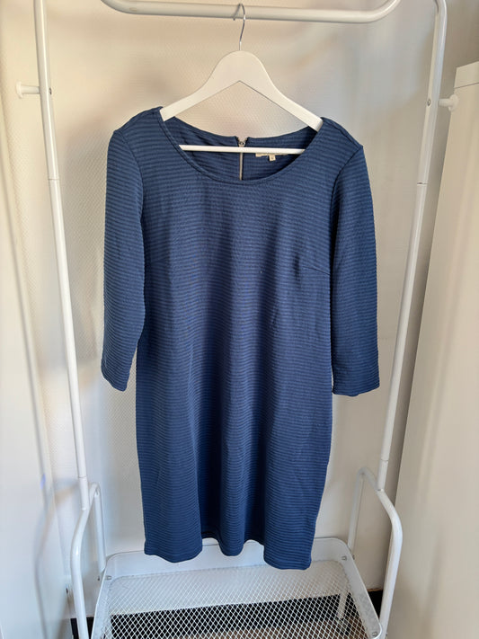 Blauwe zwangerschapsjurk met driekwartmouwen