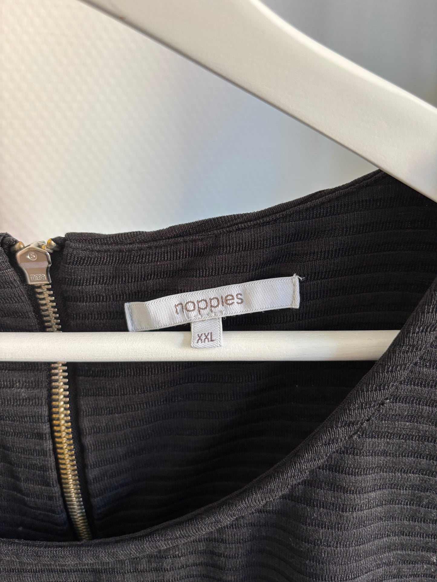 Zwarte zwangerschapsjurk met korte mouwen