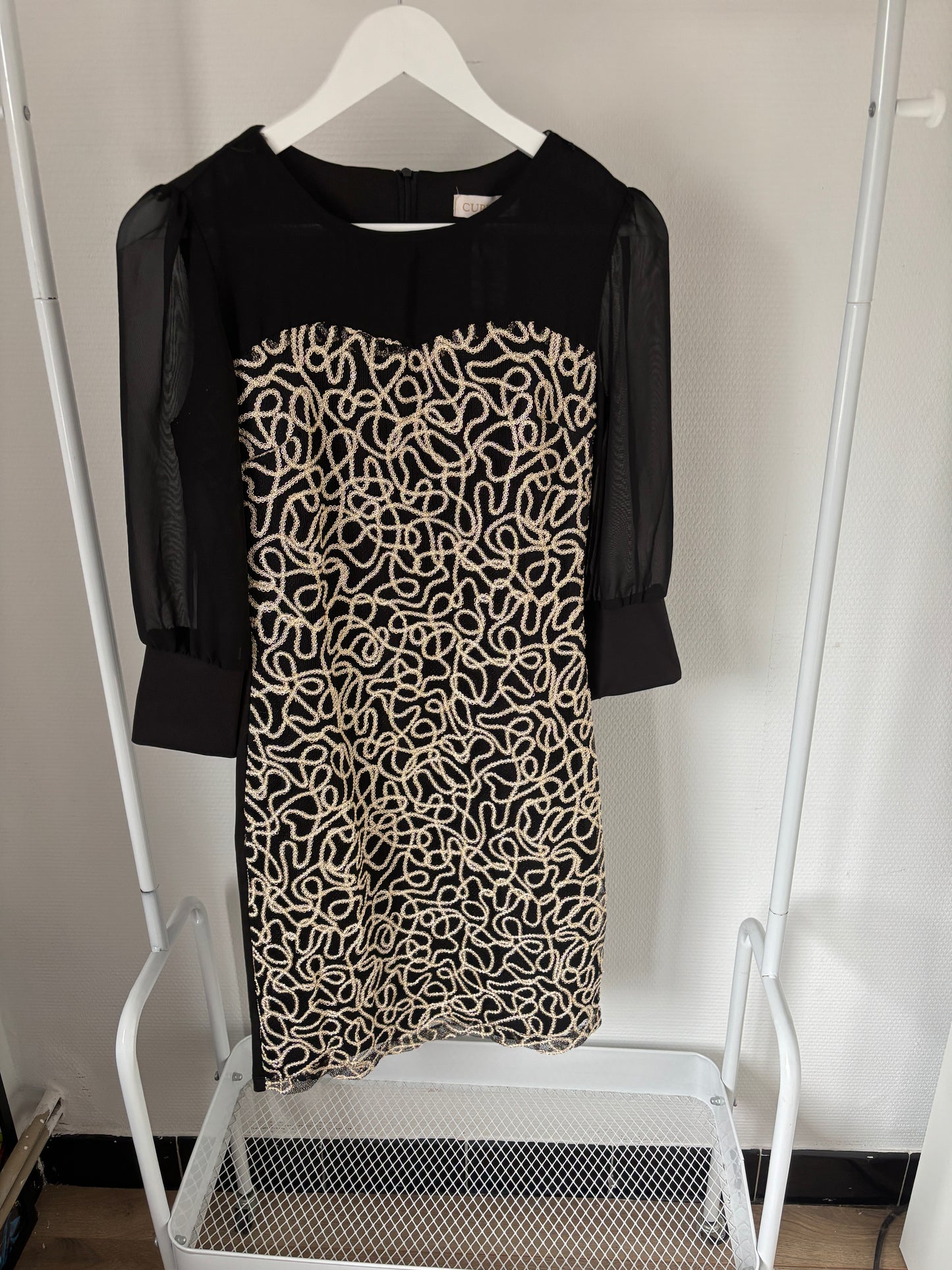 Zwarte jurk met gouden accentjes