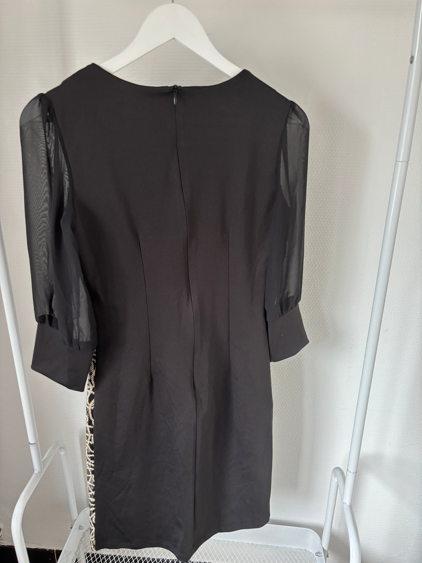 Zwarte jurk met gouden accentjes