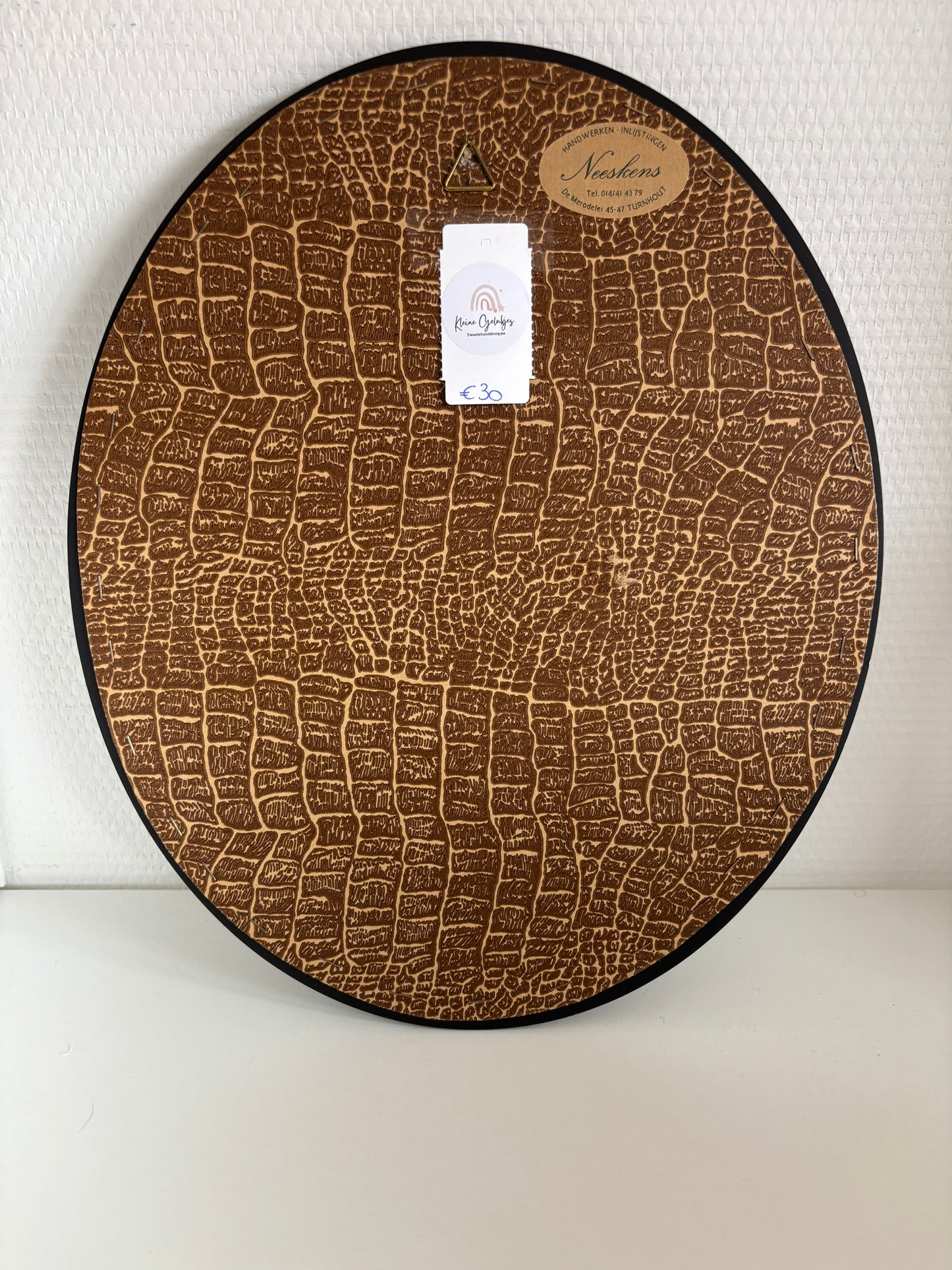 Ingelijst Hummel-borduurwerk: jongetje met vogel