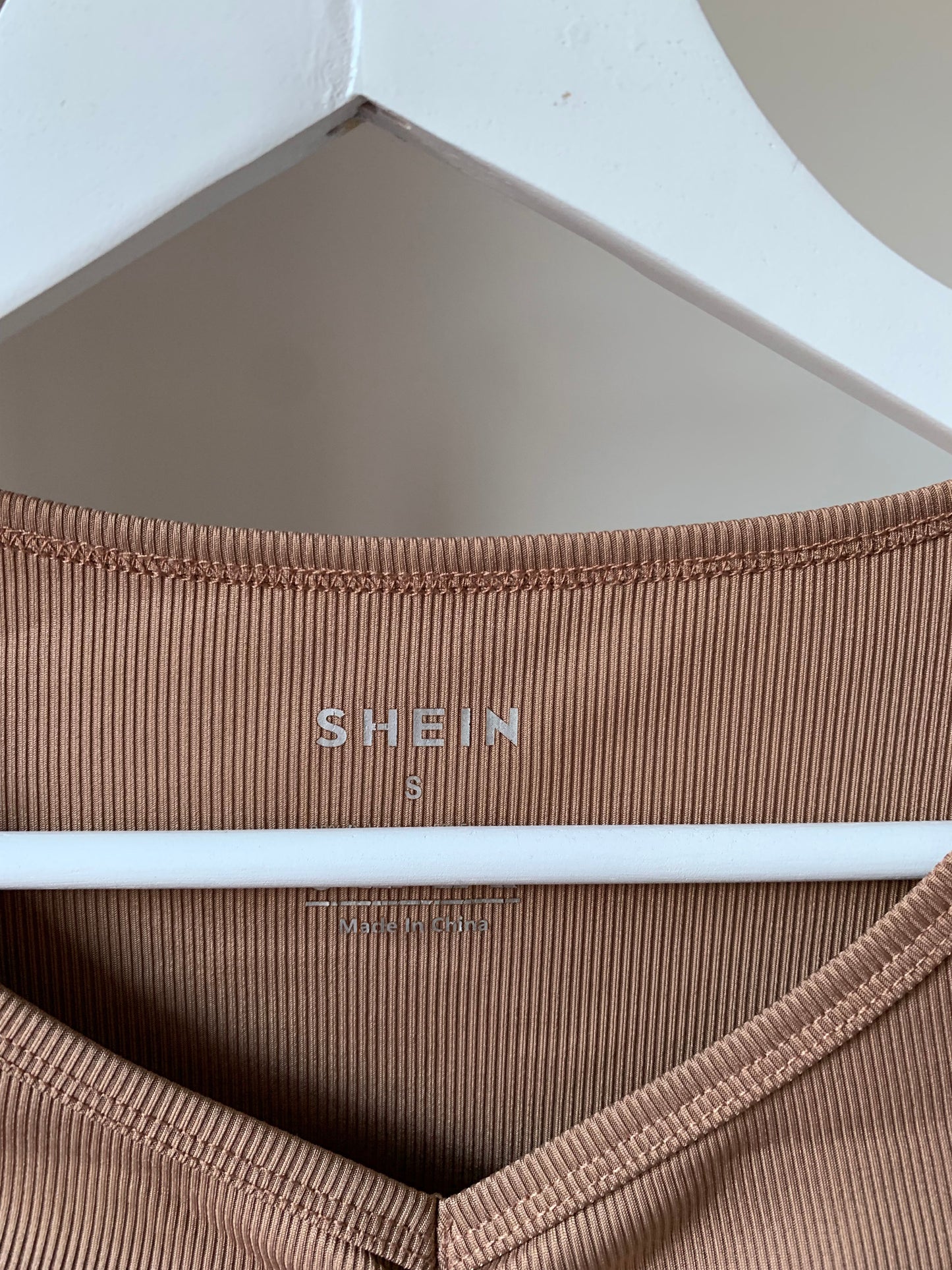 Bruinbeige croplongsleeve