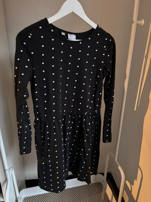 Zwarte gestippelde jurk met lange mouwen