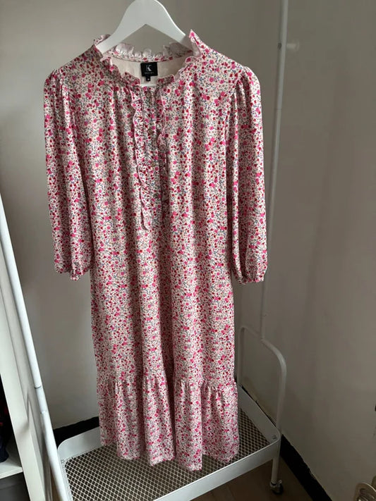 Lange jurk met roze bloemen