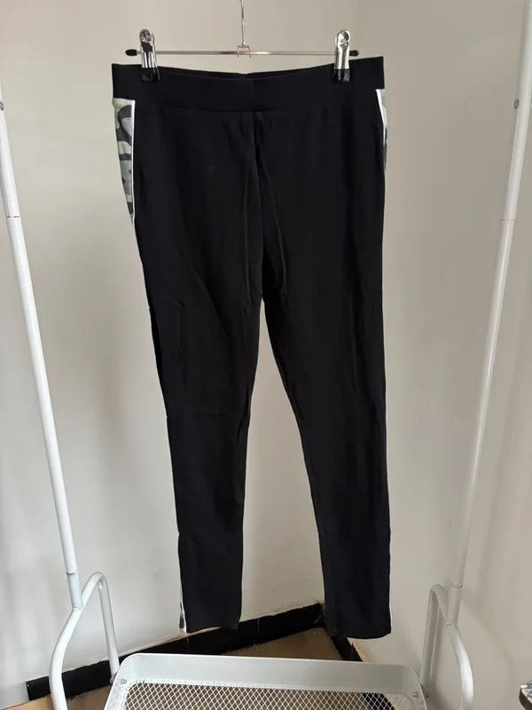 Zwarte legging met legerprint