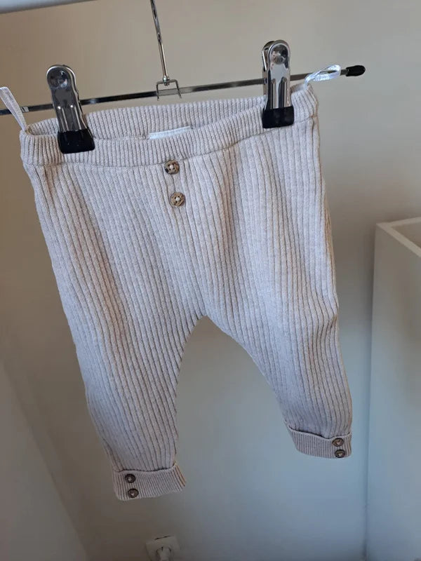 Beige ribbroekje