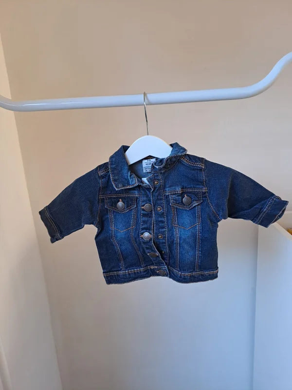 Donkerblauw jeansjasje