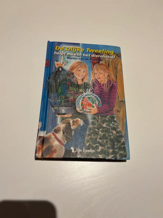 Marion van de Coolwijk - De Olijke Tweeling helpt mee in het dierenasiel