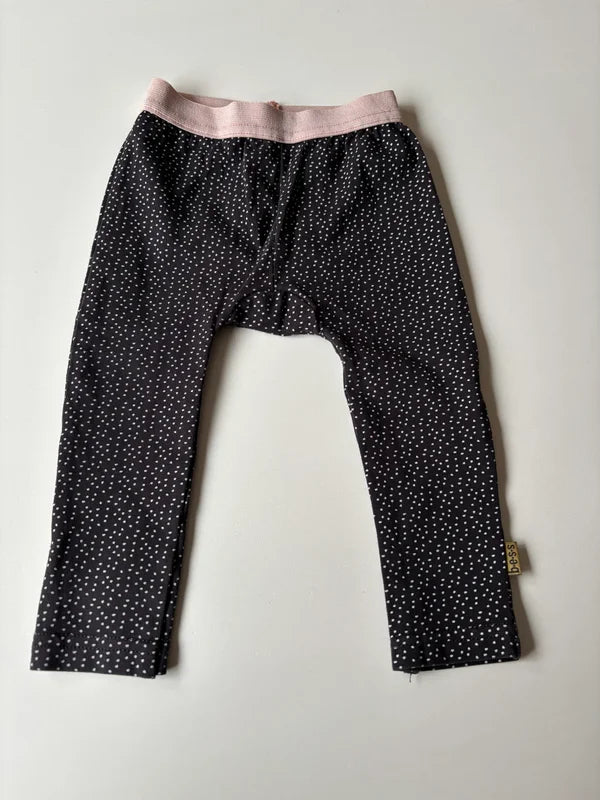 Donkergrijze gestippelde legging