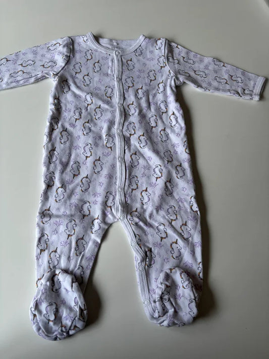 Witte eendelige pyjama met zeepaardjes