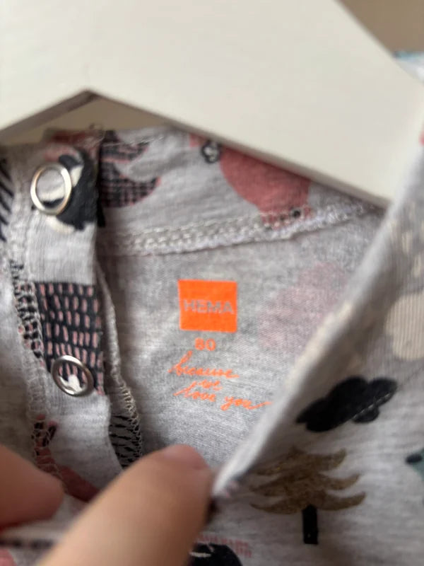 Grijs jurkje met winterfiguurtjes