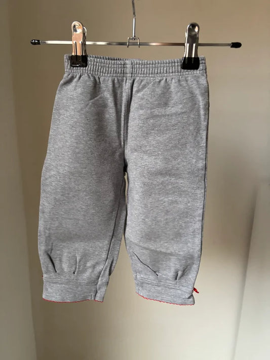 Grijze joggingbroek met rood strikje